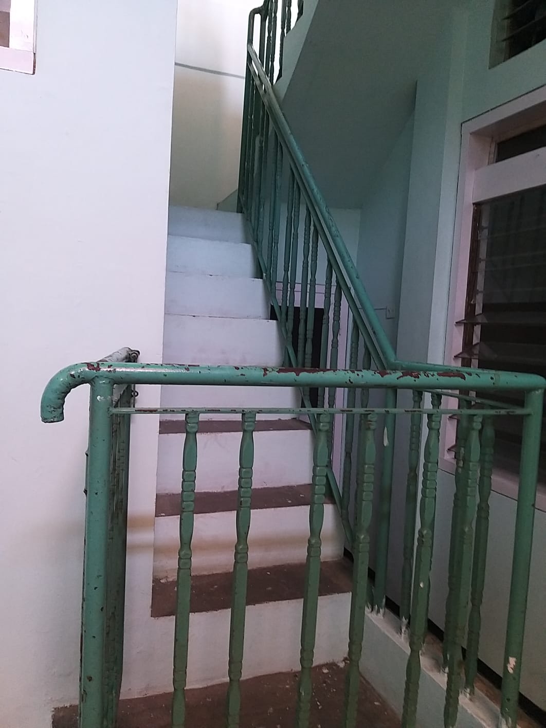 Dijual/Disewakan Rumah Layak Huni Strategis Pucang Anom Wilayah Surabaya Timur - Image 1