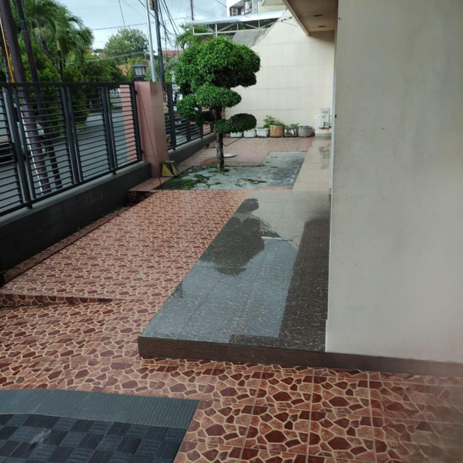 Dijual Rumah Strategis Kupang Indah Surabaya Barat - Thumbnail 3