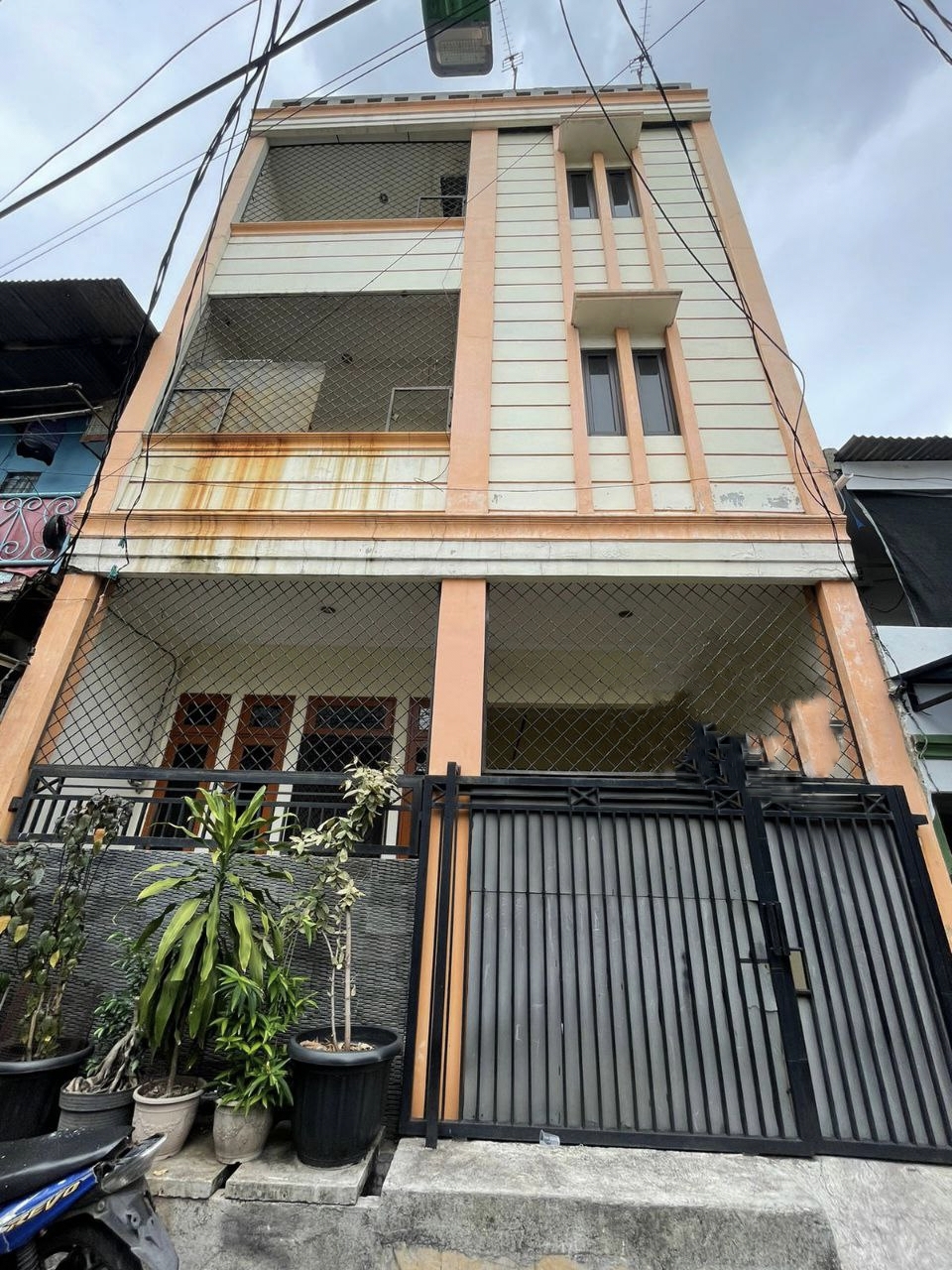 Dijual Rumah 3 Lantai di Jakarta Utara - Image 1