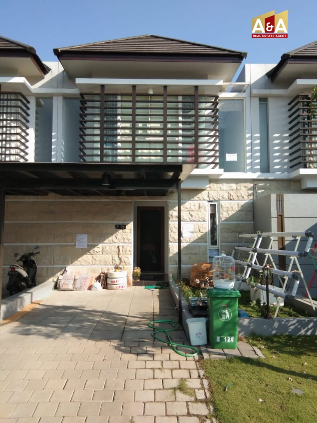 Disewakan Rumah Modern Surabaya Barat Perum Graha Natura - Image 1