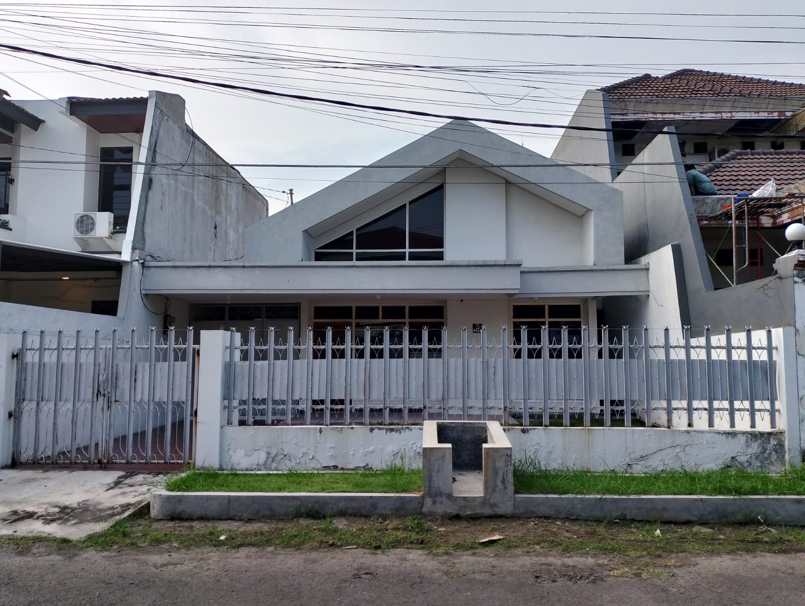 Disewakan Rumah Mewah Kertajaya Indah Timur Surabaya Timur - Image 1
