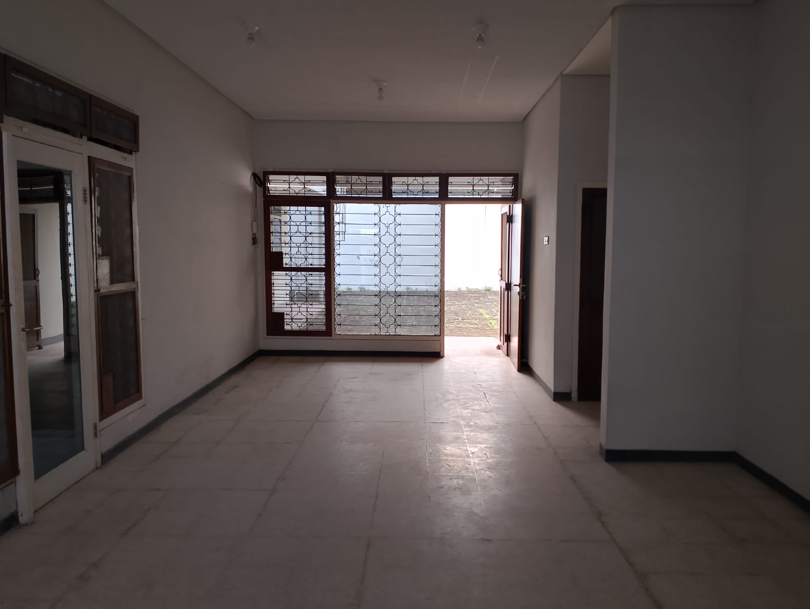 Disewakan Rumah Mewah Kertajaya Indah Timur Surabaya Timur - Thumbnail 2