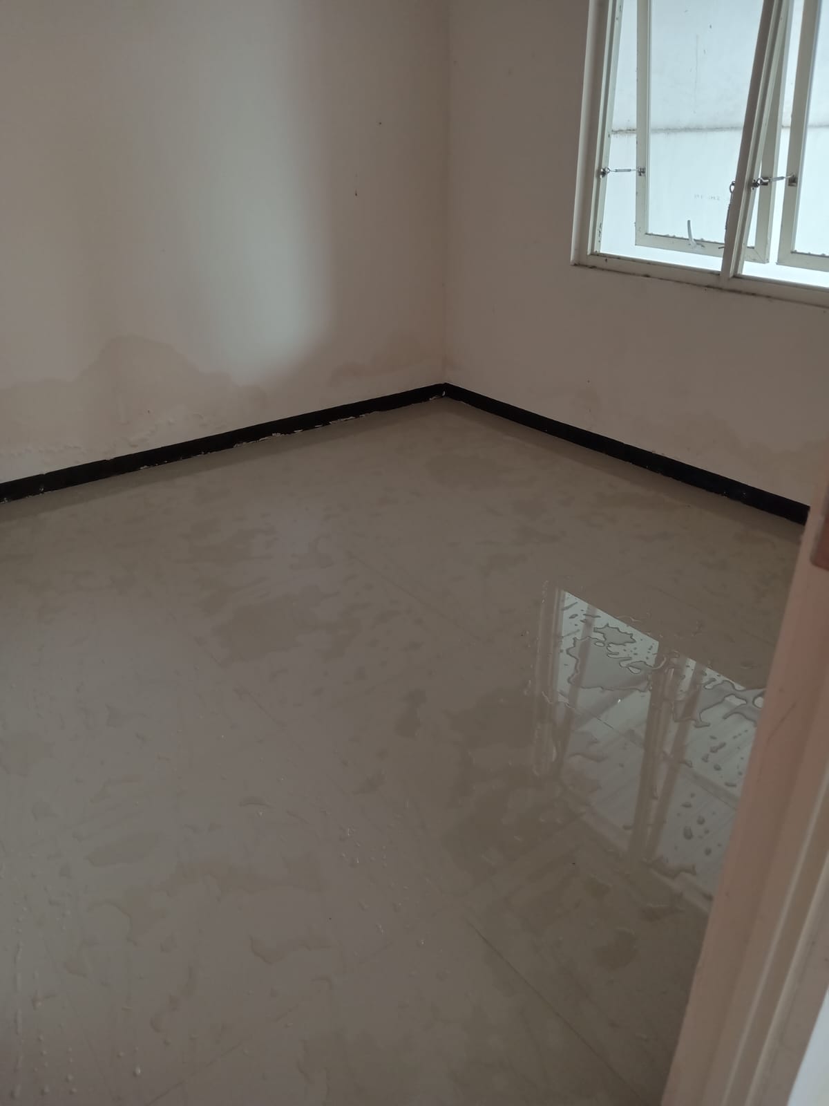 Dijual Rumah Strategis Hook Park Royal Regency Sidoarjo - Thumbnail 3