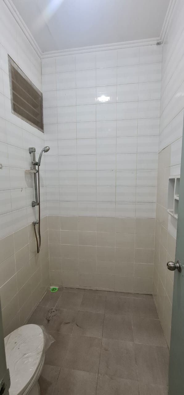 Dijual/Disewakan Rumah Strategis Raya Darmo Harapan Indah Wilayah Surabaya Barat - Thumbnail 3