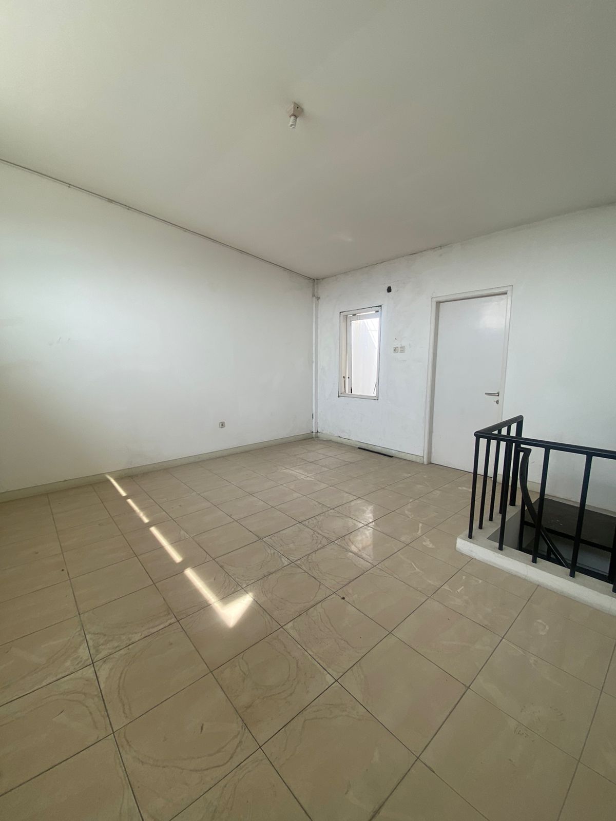 Dijual/Disewakan Ruko Strategis Wilayah Citraland Surabaya Barat - Image 1