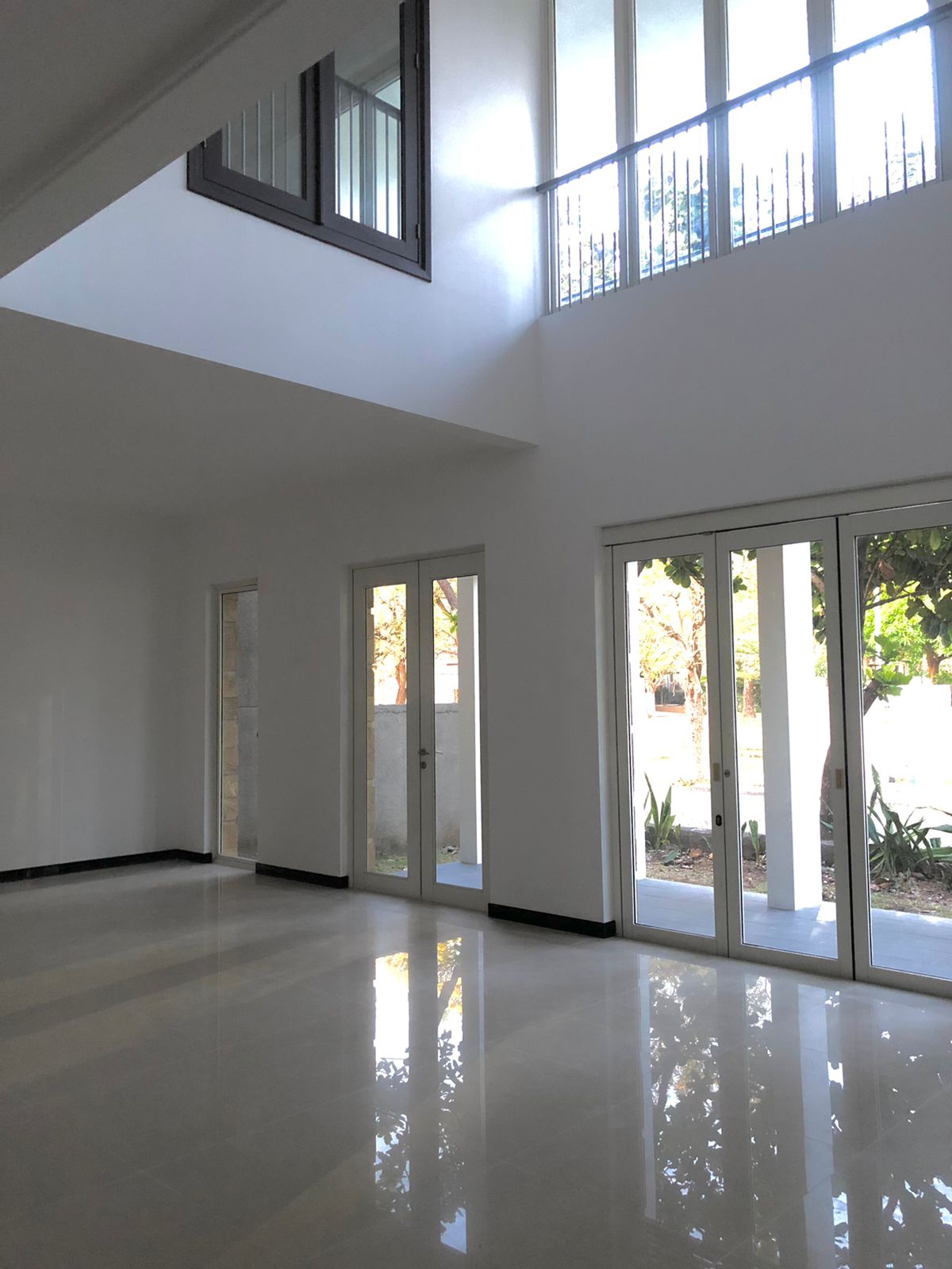 Dijual Rumah Strategis Diamond Hill Citraland Surabaya Barat - Thumbnail 2