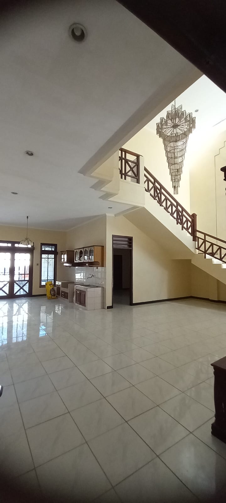 Disewakan Rumah Strategis Wilayah Surabaya Selatan - Thumbnail 3