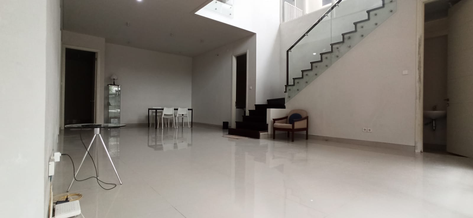 Dijual/Disewakan Rumah Bagus Modern 2 Lantai Wisata Bukit Mas Wilayah Surabaya Barat - Image 1