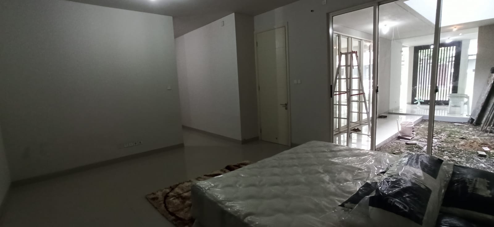 Dijual/Disewakan Rumah Bagus Modern 2 Lantai Wisata Bukit Mas Wilayah Surabaya Barat - Thumbnail 3