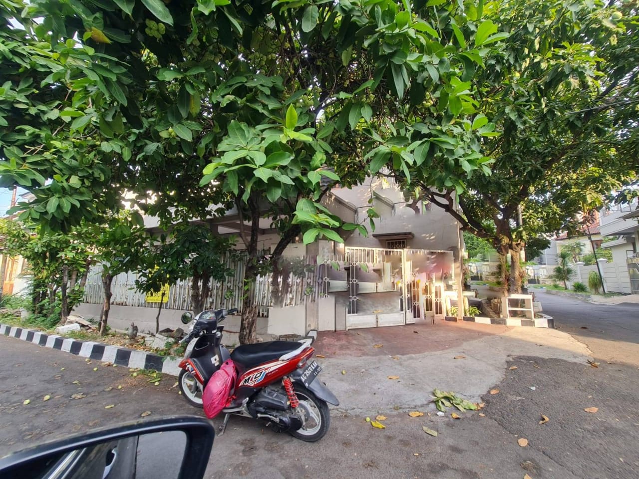 Dijual rumah Darmo Permai Timur Surabaya Barat - Image 1