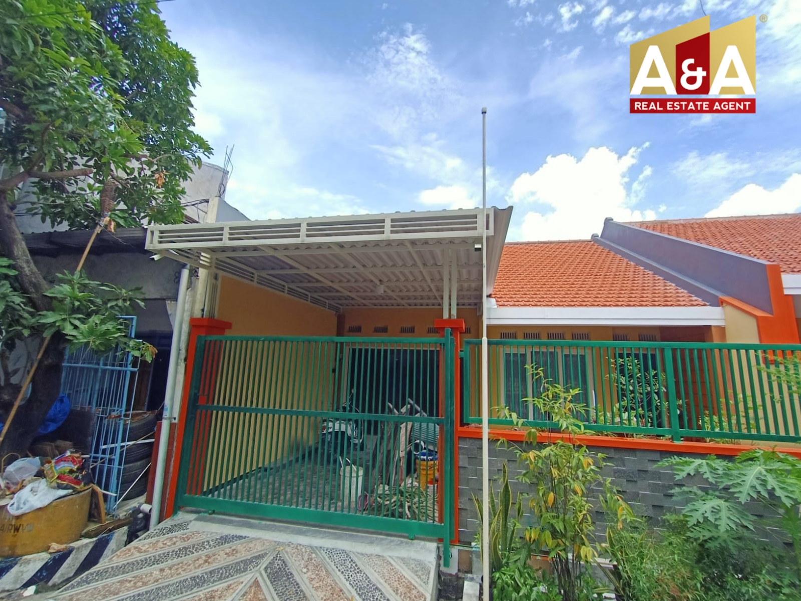 Disewakan rumah bagus di Surabaya Timur - Image 1