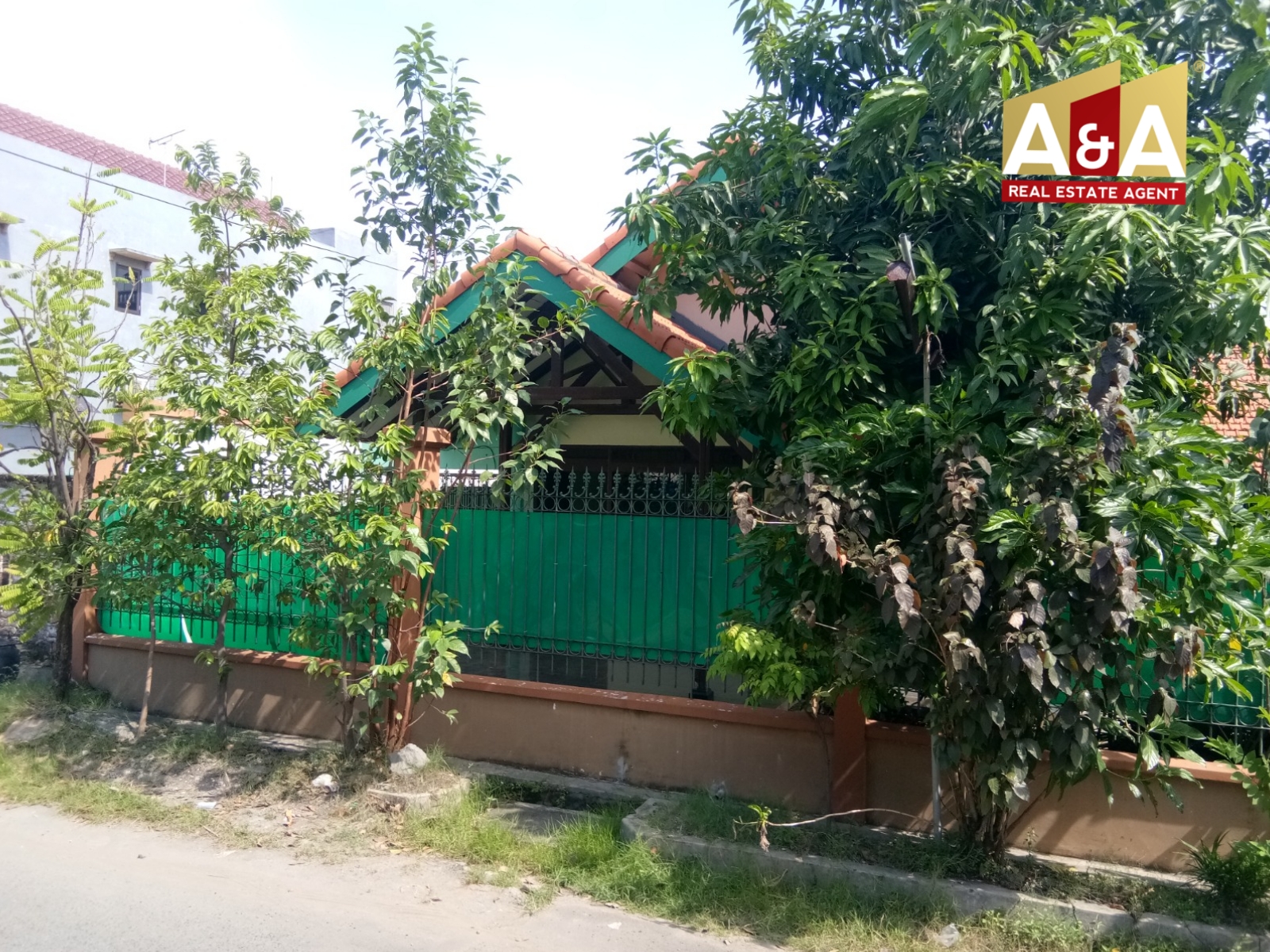 Dijual rumah Bratang Gede Surabaya Timur - Image 1