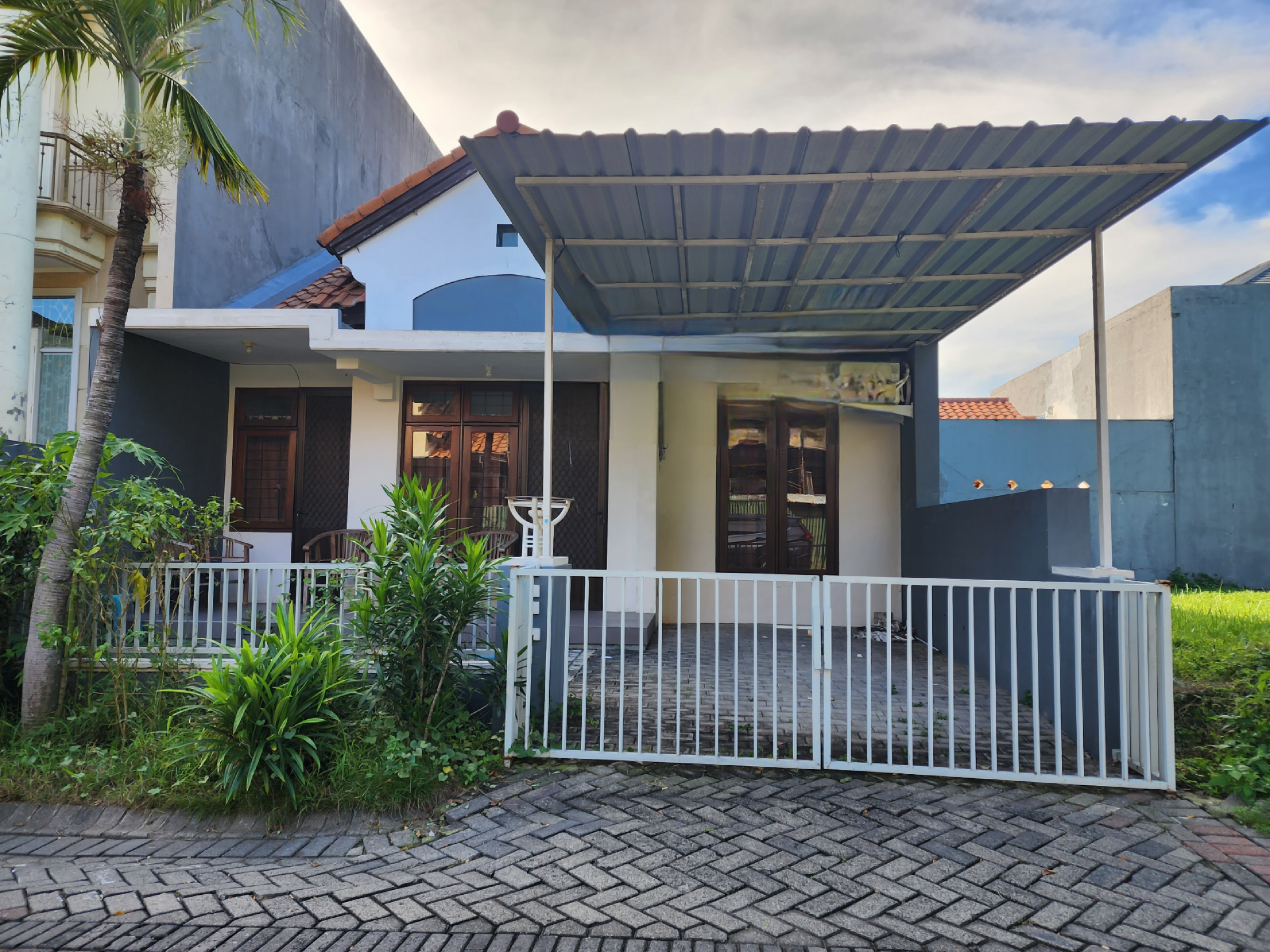 Disewakan Rumah Siap Huni Taman Puspa Raya Citraland - Image 1