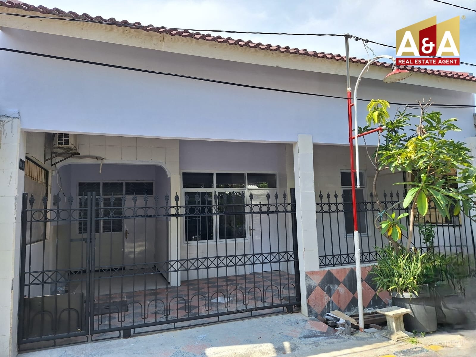 Disewakan Rumah Rungkut Mapan Barat Surabaya Timur - Image 1