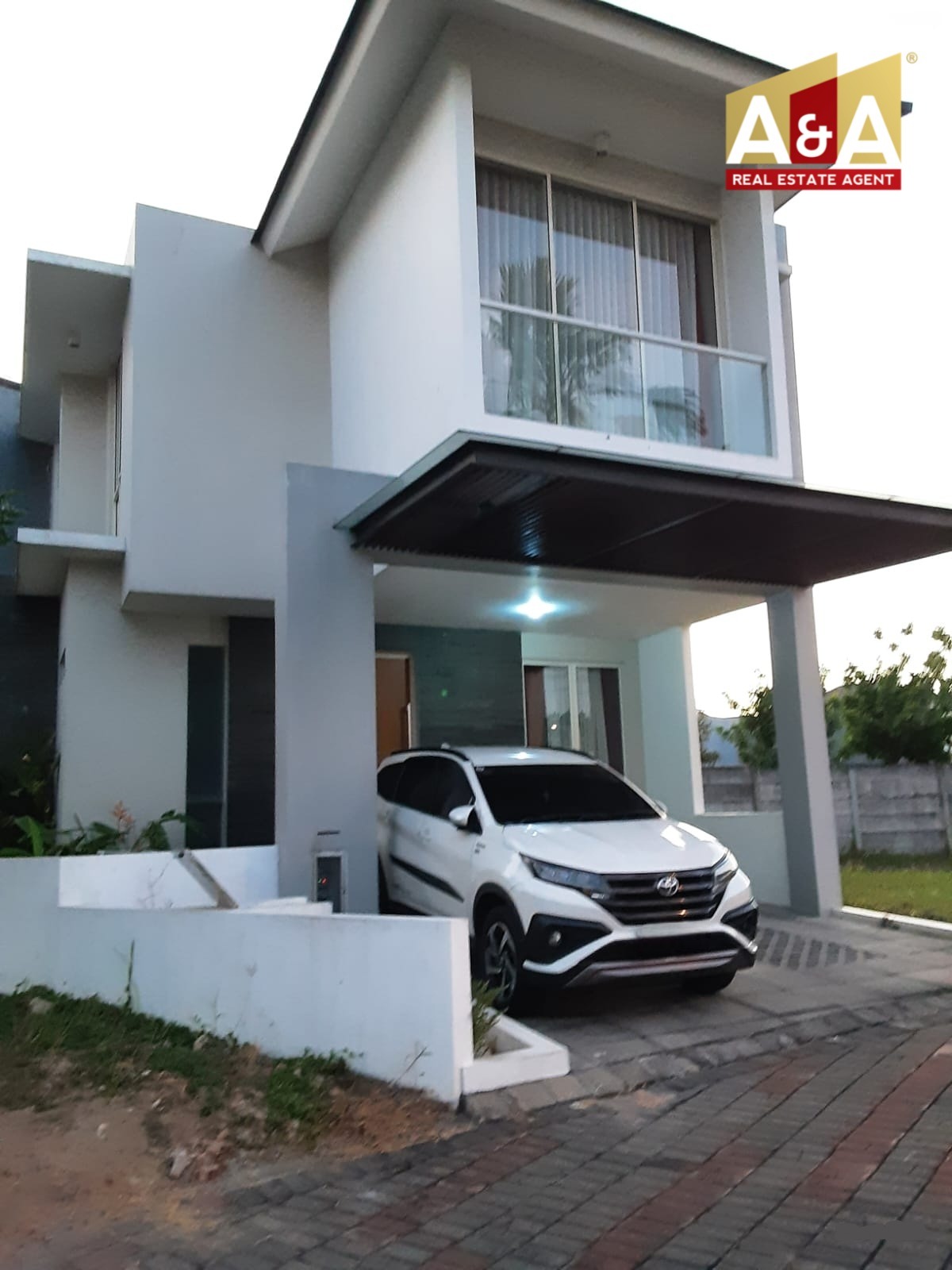 Dijual/disewakan Rumah Strategis Royal Residence Surabaya Barat - Image 1