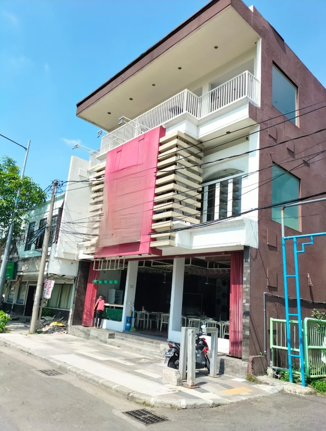 Dijual Rumah Usaha di Raya Dharmawangsa - Image 1