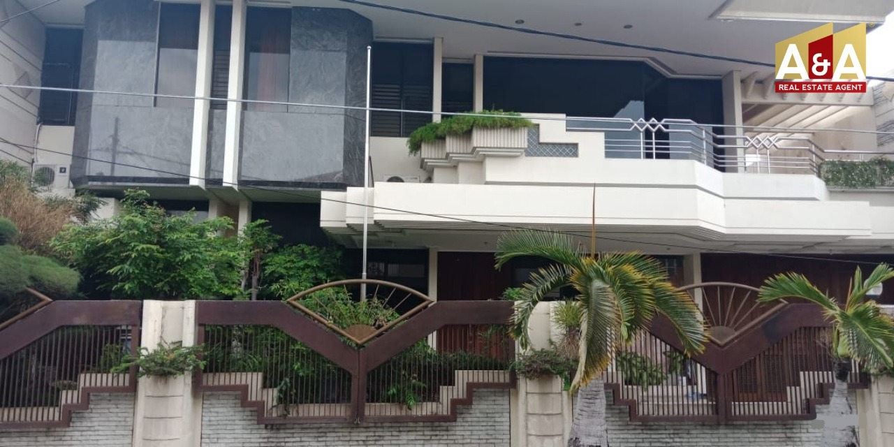Dijual Rumah Mewah dan Terawat Dharmahusada Indah Timur Surabaya Timur - Image 1
