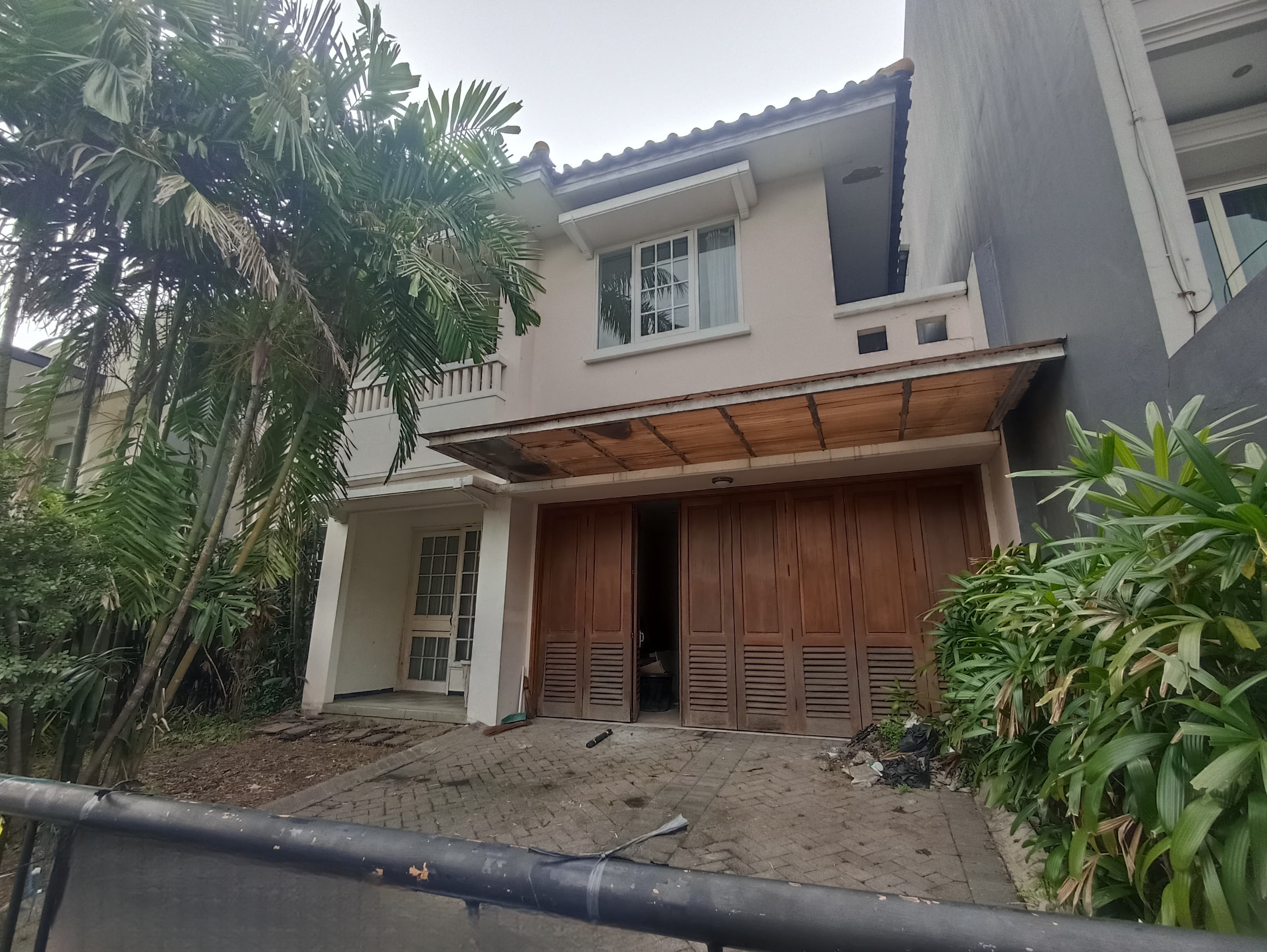 Dijual rumah di Citraland Surabya Barat - Image 1