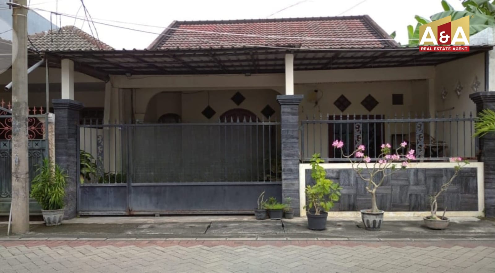 Disewkan Rumah Mewah Surabaya Barat Graha Sunan Ampel - Image 1