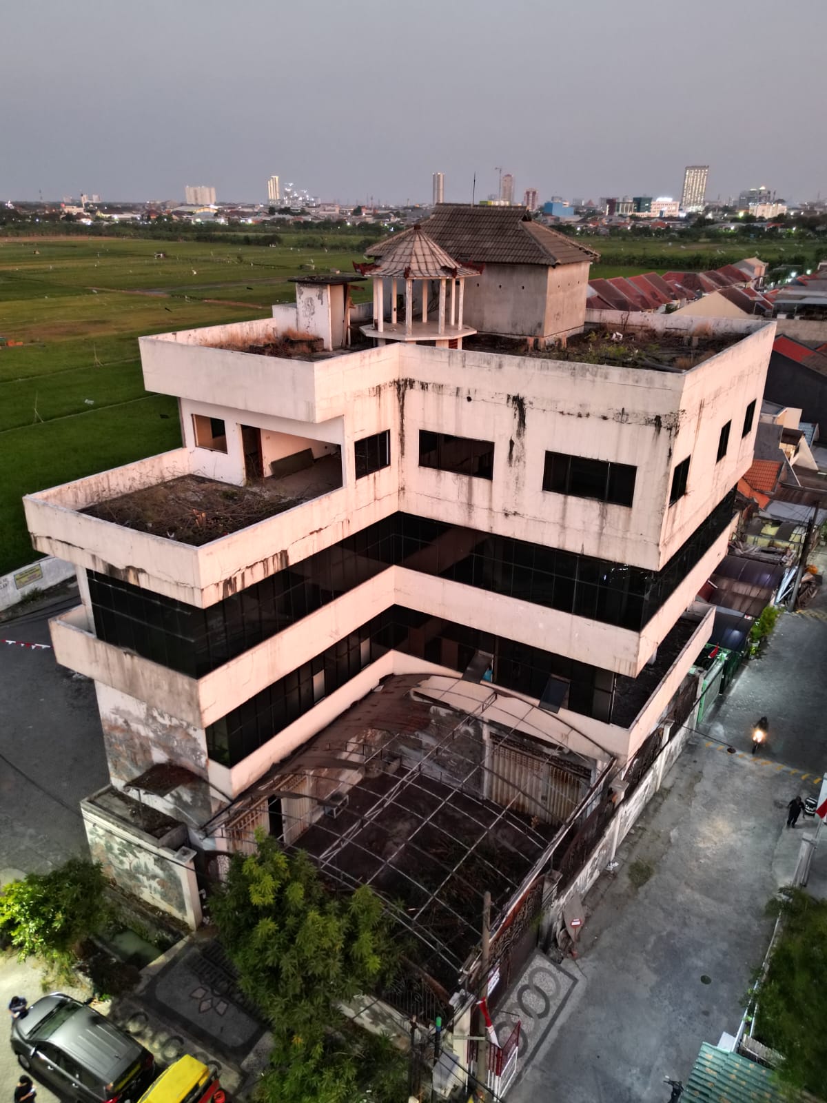 Dijual Rumah Strategis Bekas Sarang Burung Walet Wilayah Surabaya Utara - Image 1