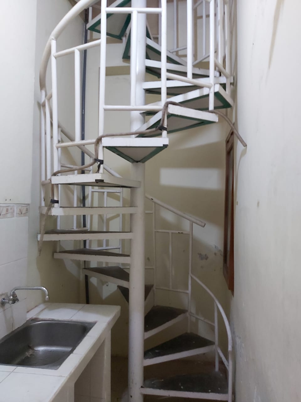 Dijual Rumah Nyaman dengan Harga Terjangkau di Babatan Pratama, Surabaya Barat - Thumbnail 4