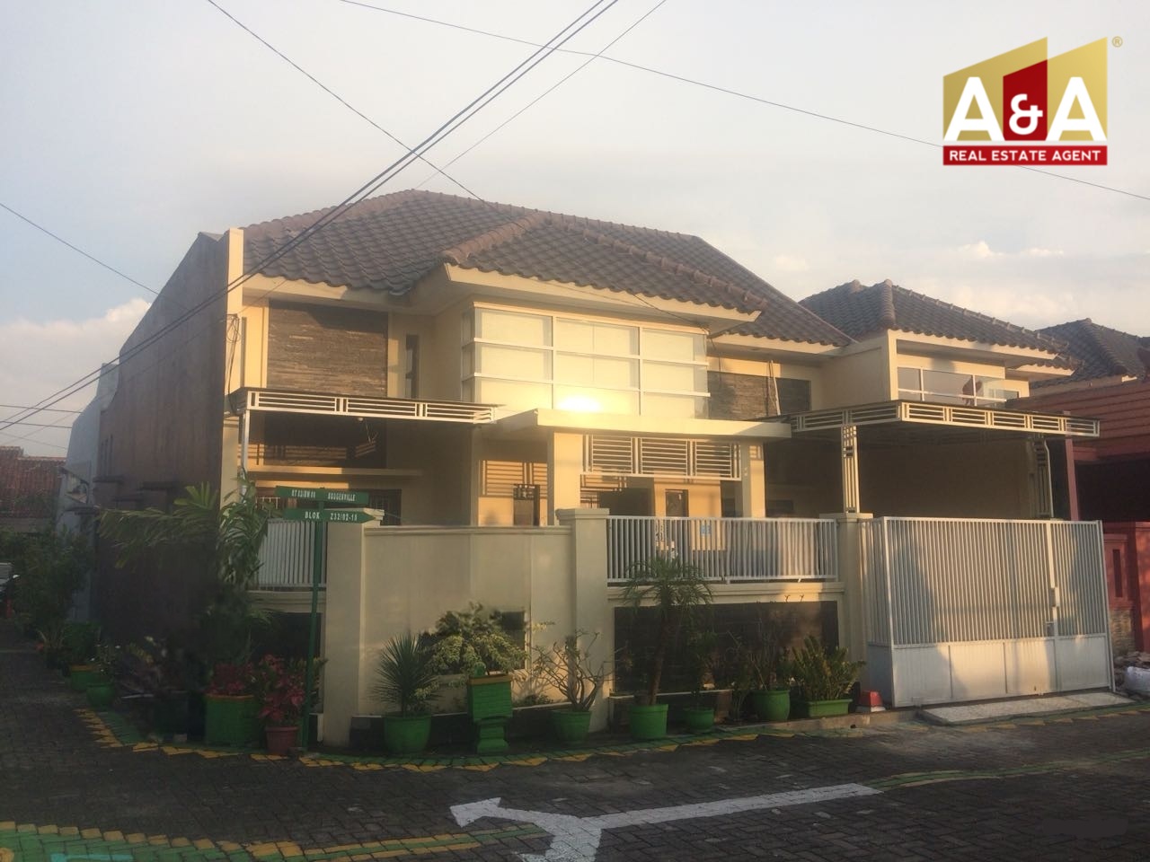 Dijual/Disewakan Cepat Rumah Bagus Pondok Maritim Indah Cluster Bougenville Surabaya Barat - Image 1