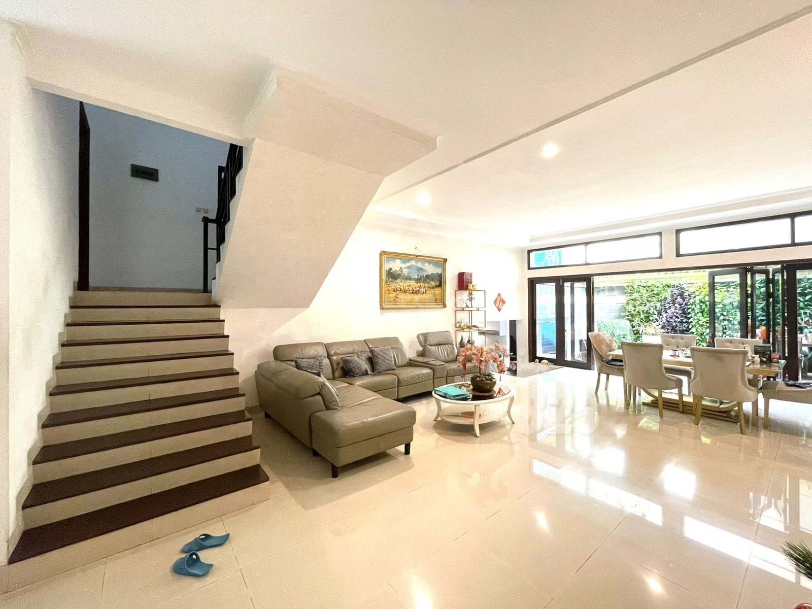 Dijual Rumah Mewah Strategis Wilayah Jakarta Barat - Image 1