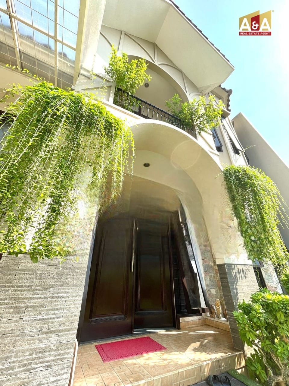 Dijual Rumah Mewah Wilayah Taman Villa Meruya Jakarta Barat - Image 1