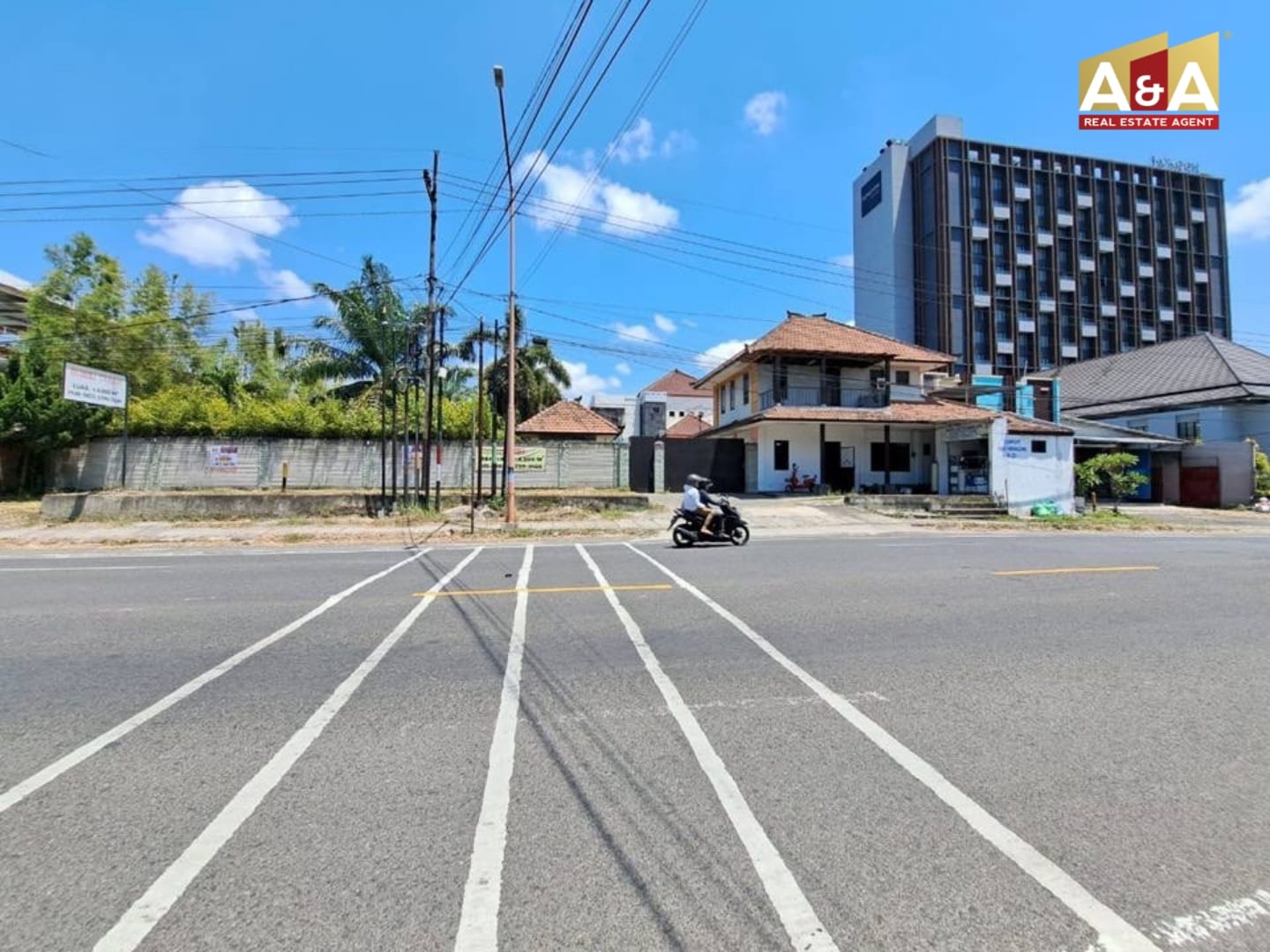 Dijual Cepat Tanah Bonus Bangunan Mewah Wilayah Raya Jember Kota Jember - Image 1