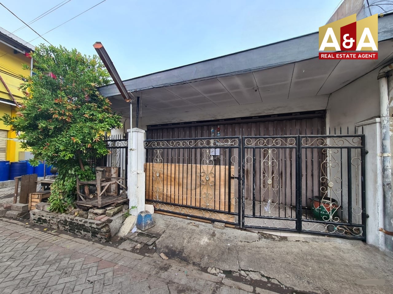 Dijual Cepat Ruko Lokasi Strategis di Pecindilan Genteng Surabaya Pusat - Image 1