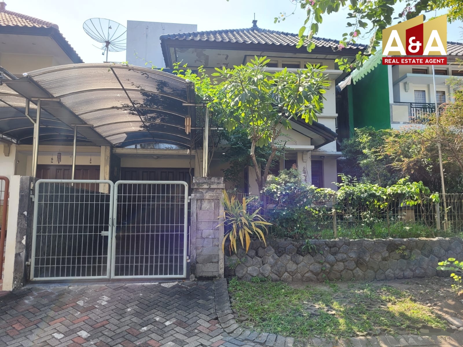 Disewakan Rumah Graha Family Surabaya Barat - Image 1