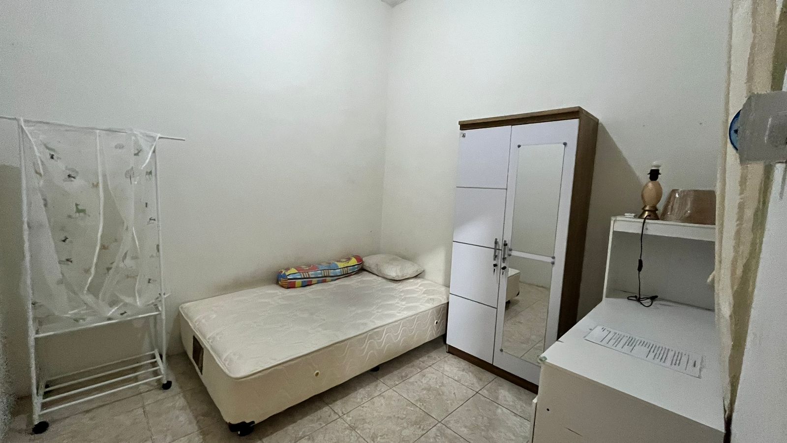 Dijual Rumah Kos-Kosan Strategis Lembah Harapan Wilayah Surabaya Barat - Image 1