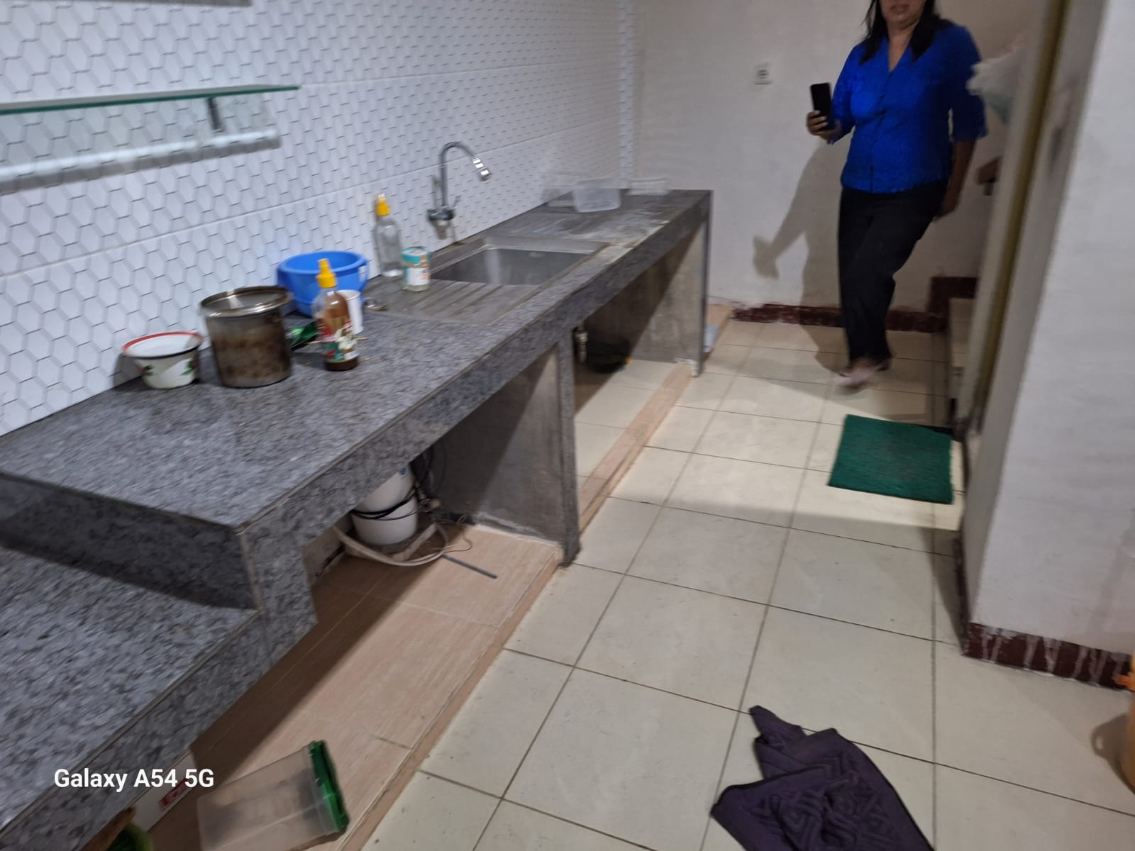 Disewakan Ruko Strategis Klampis Jaya Surabaya Timur - Image 1