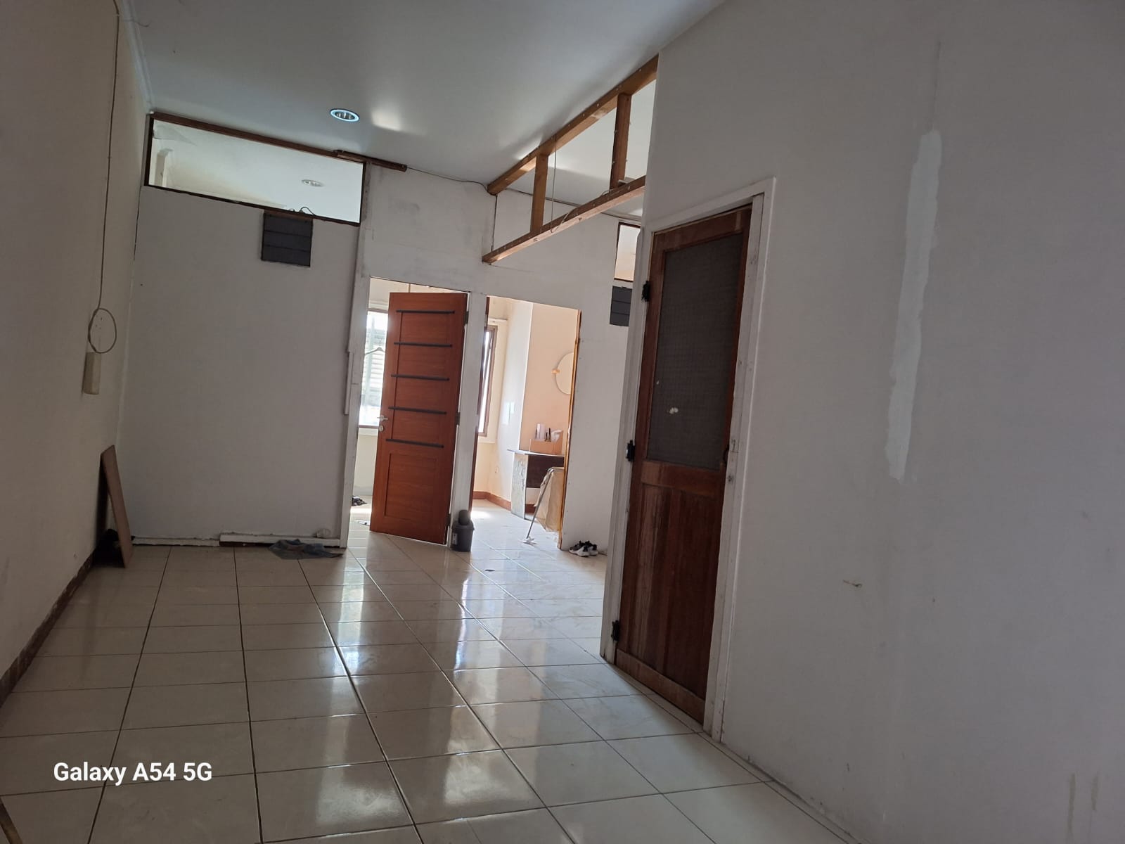 Disewakan Ruko Strategis Klampis Jaya Surabaya Timur - Thumbnail 2