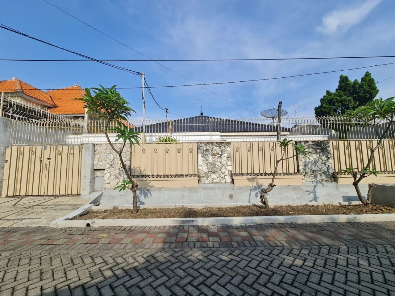 Disewakan Rumah Diponggo Surabaya Barat dekat Mayjend - Image 1
