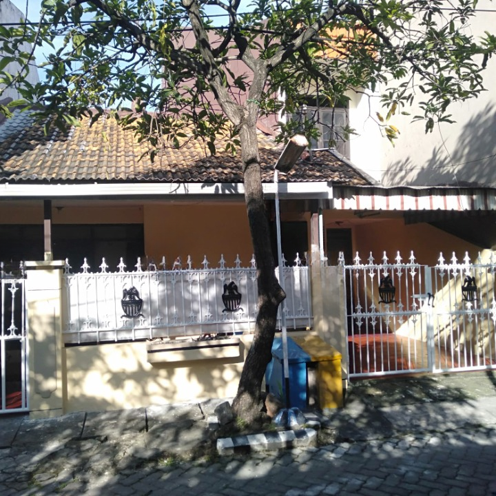 Dijual Rumah Strategis Layak Huni Taman Pondok Indah Wiyung Wilayah Surabaya Barat - Image 1