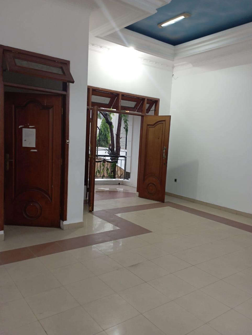 Disewakan Rumah Usaha Kawasan Ramai Strategis Wilayah Surabaya Pusat - Thumbnail 2