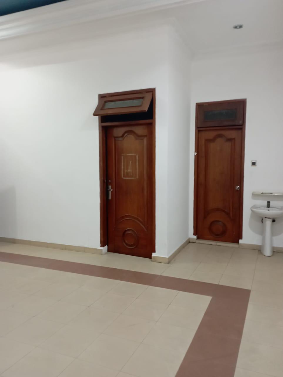 Disewakan Rumah Usaha Kawasan Ramai Strategis Wilayah Surabaya Pusat - Thumbnail 3