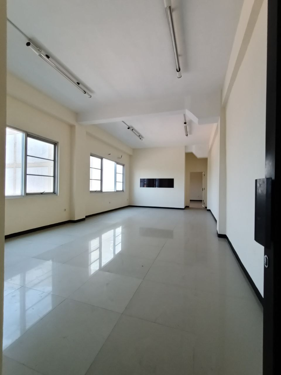 Disewakan Ruko di Darmo Square Raya Darmo Pusat Kota - Thumbnail 2