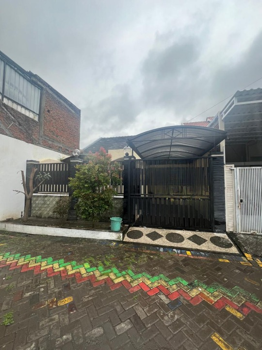 Dijual Rumah Bagus Strategis Dreaming Land Wilayah Surabaya Barat - Image 1