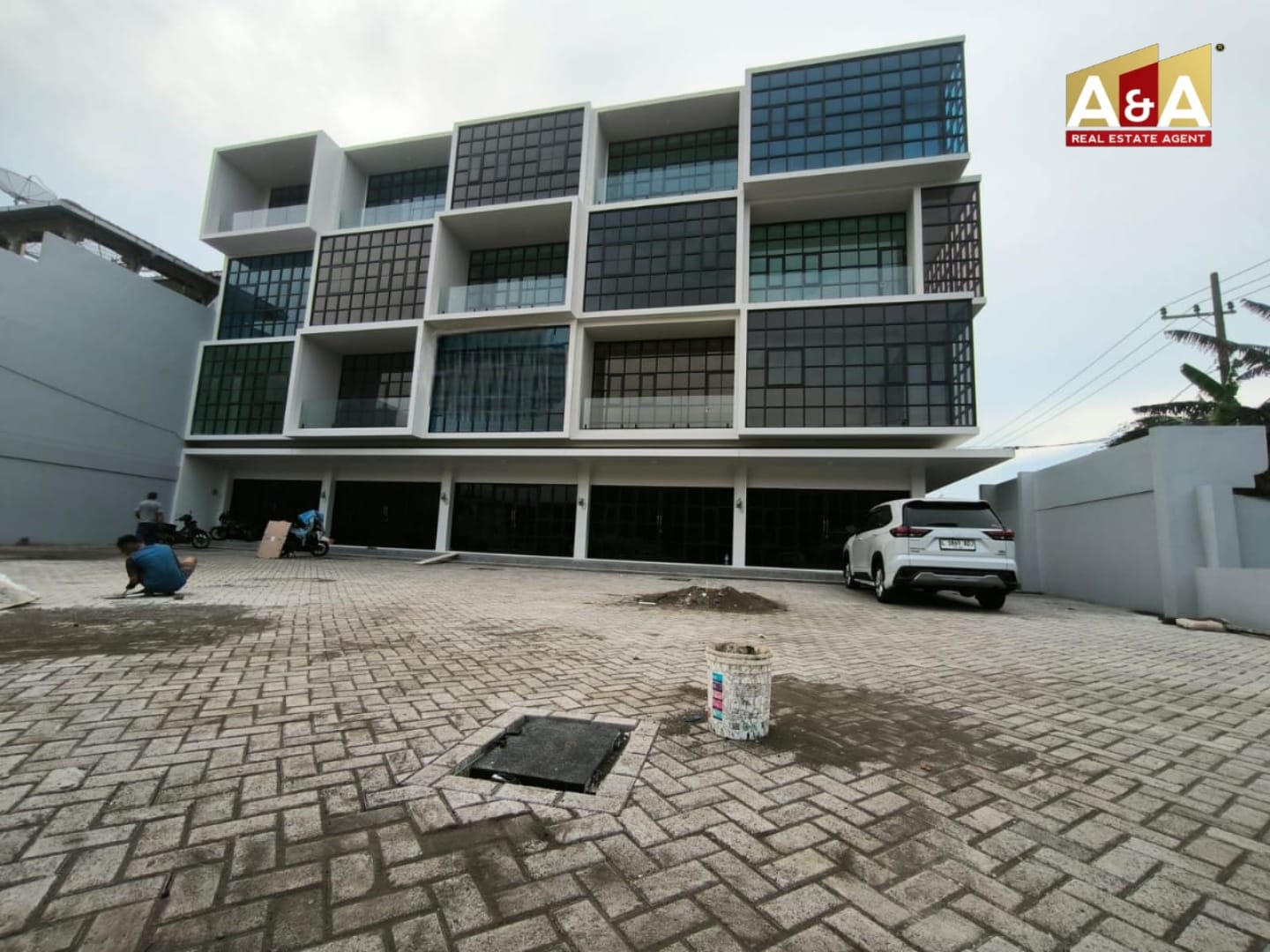 Dijual/Disewakan 5 Unit Ruko Baru Desain Futuristik Dinoyo SBY Pusat - Image 1