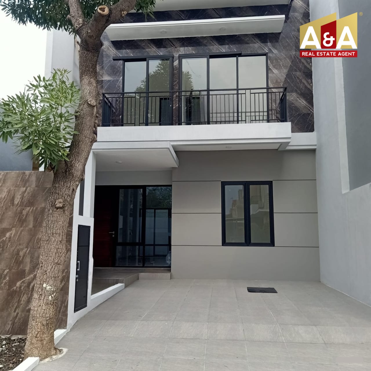 Dijual Rumah Mewah Pakuwon City Taman Mutiara Surabaya Timur - Image 1