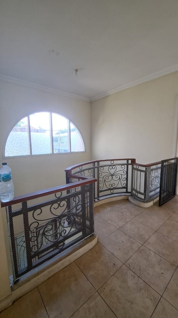 Disewakan Rumah murah di Citraland Royal Park (BB) Surabaya - Thumbnail 2