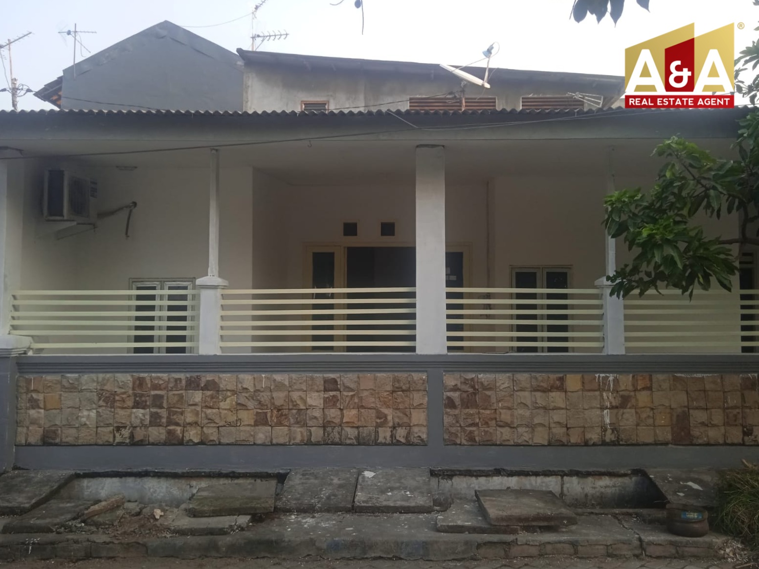 Disewakan Rumah Lokasi Strategis di Pondok Candra Sidoarjo - Image 1