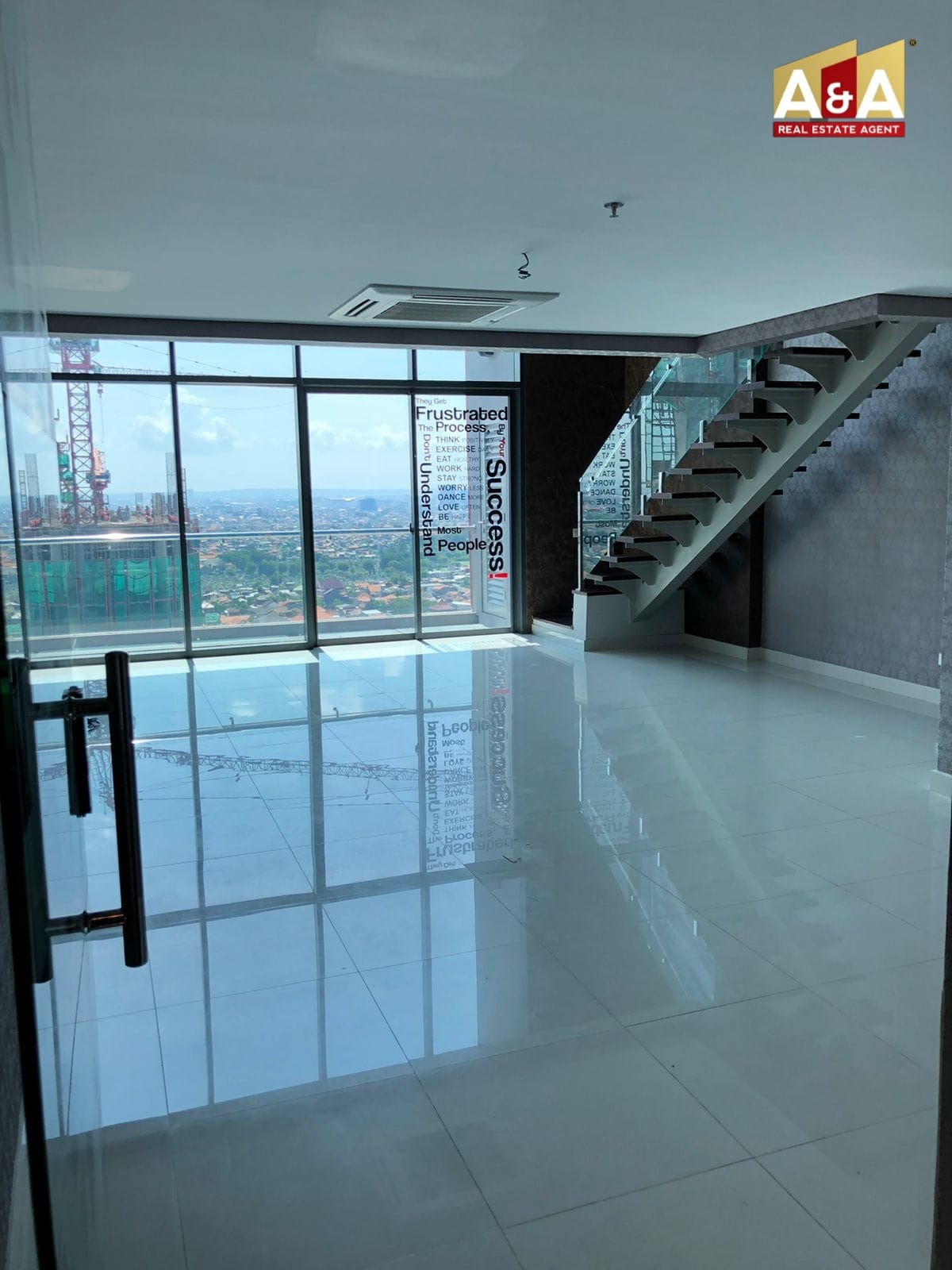 Disewakan SOHO SKYLOFT Tempat Strategis dan Fungsional CIPUTRA WORLD SBY Barat - Image 1