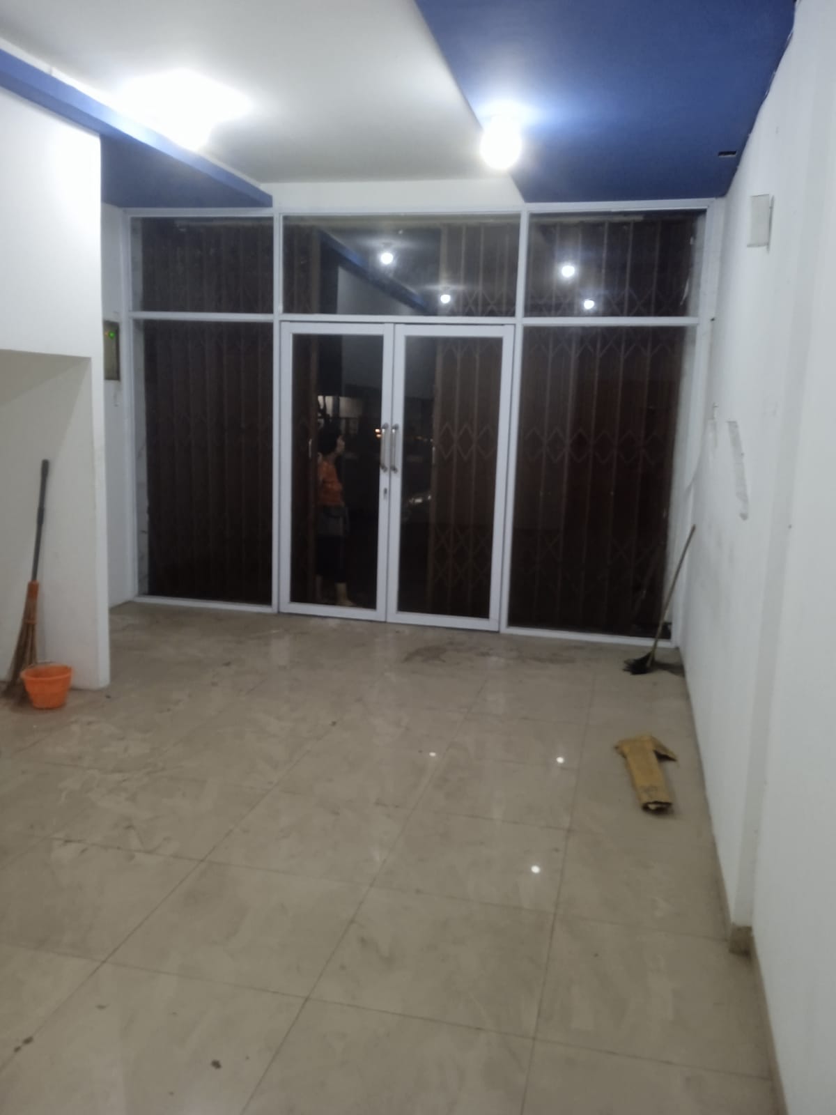 Dijual Ruko Eksklusif Tiga Lantai Jenggolo Sidoarjo - Image 1
