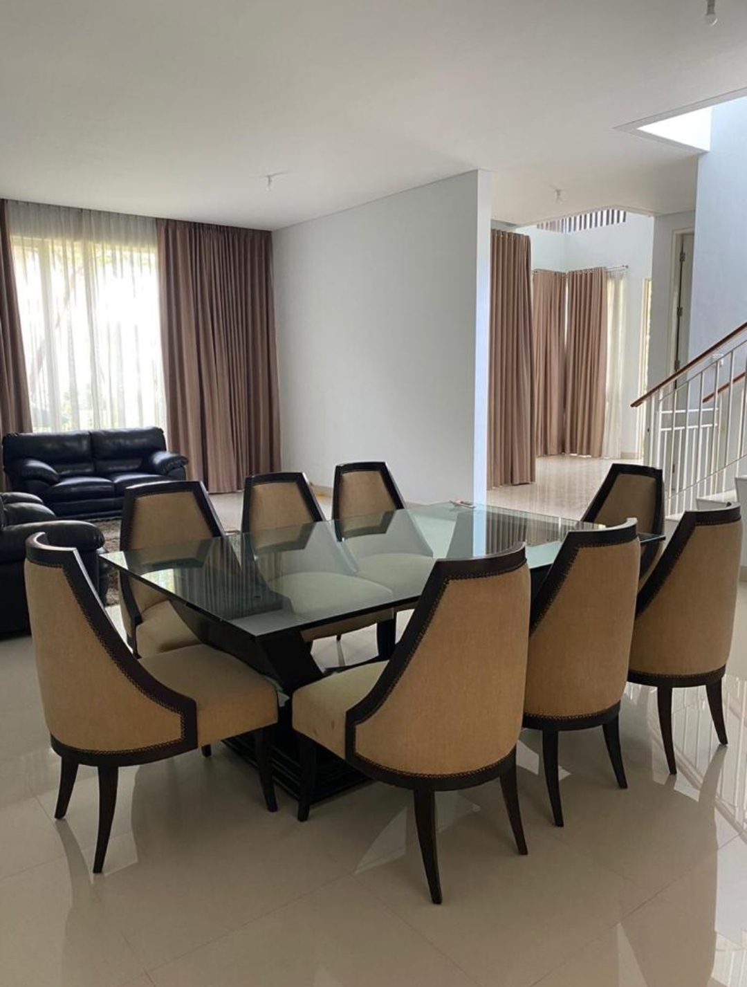 Disewakan rumah di Pakuwon Indah surabaya barat - Image 1