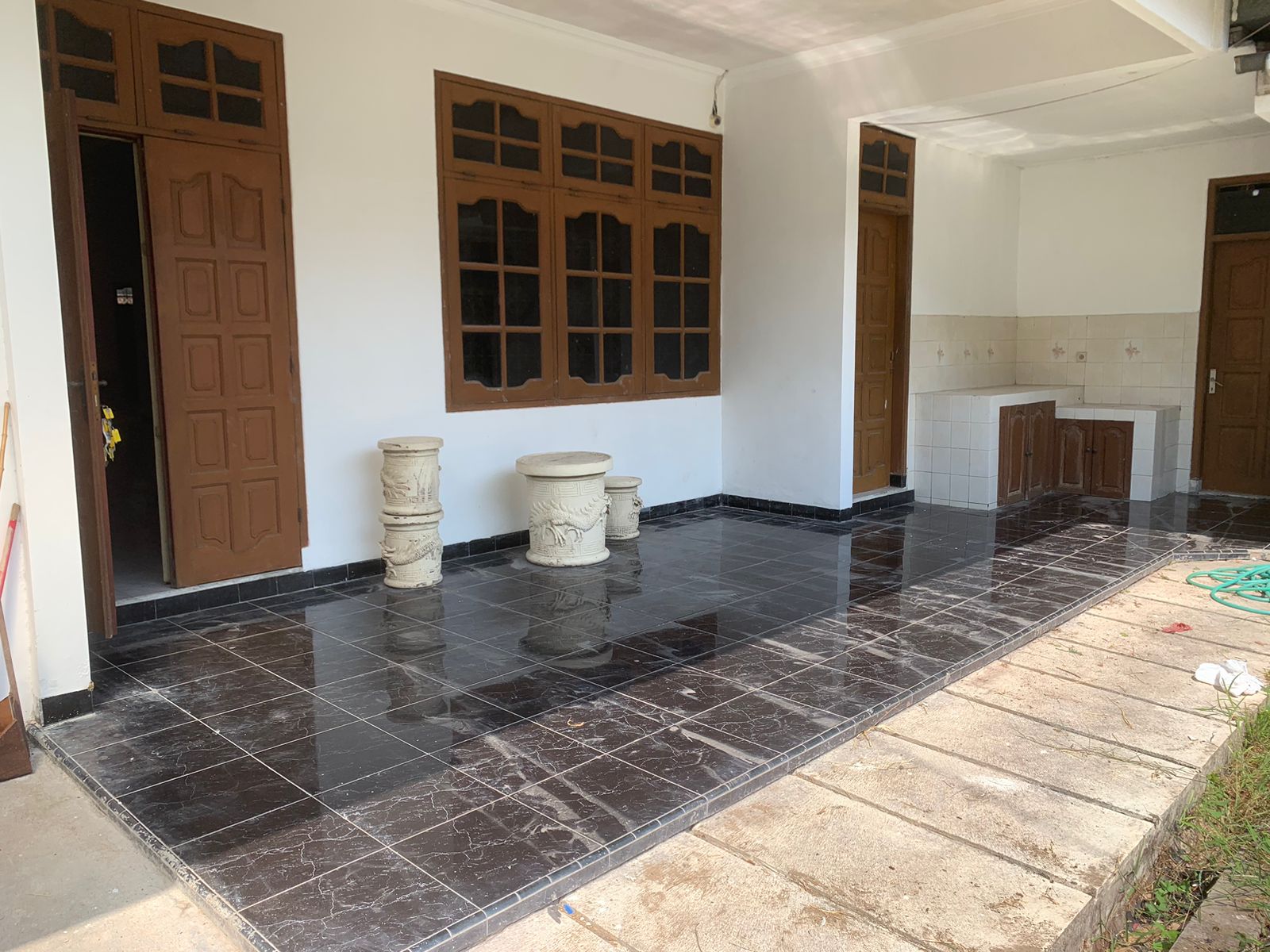 Dijual Rumah Hook Minimalis dan Nyaman Jl Apel Solo - Thumbnail 3