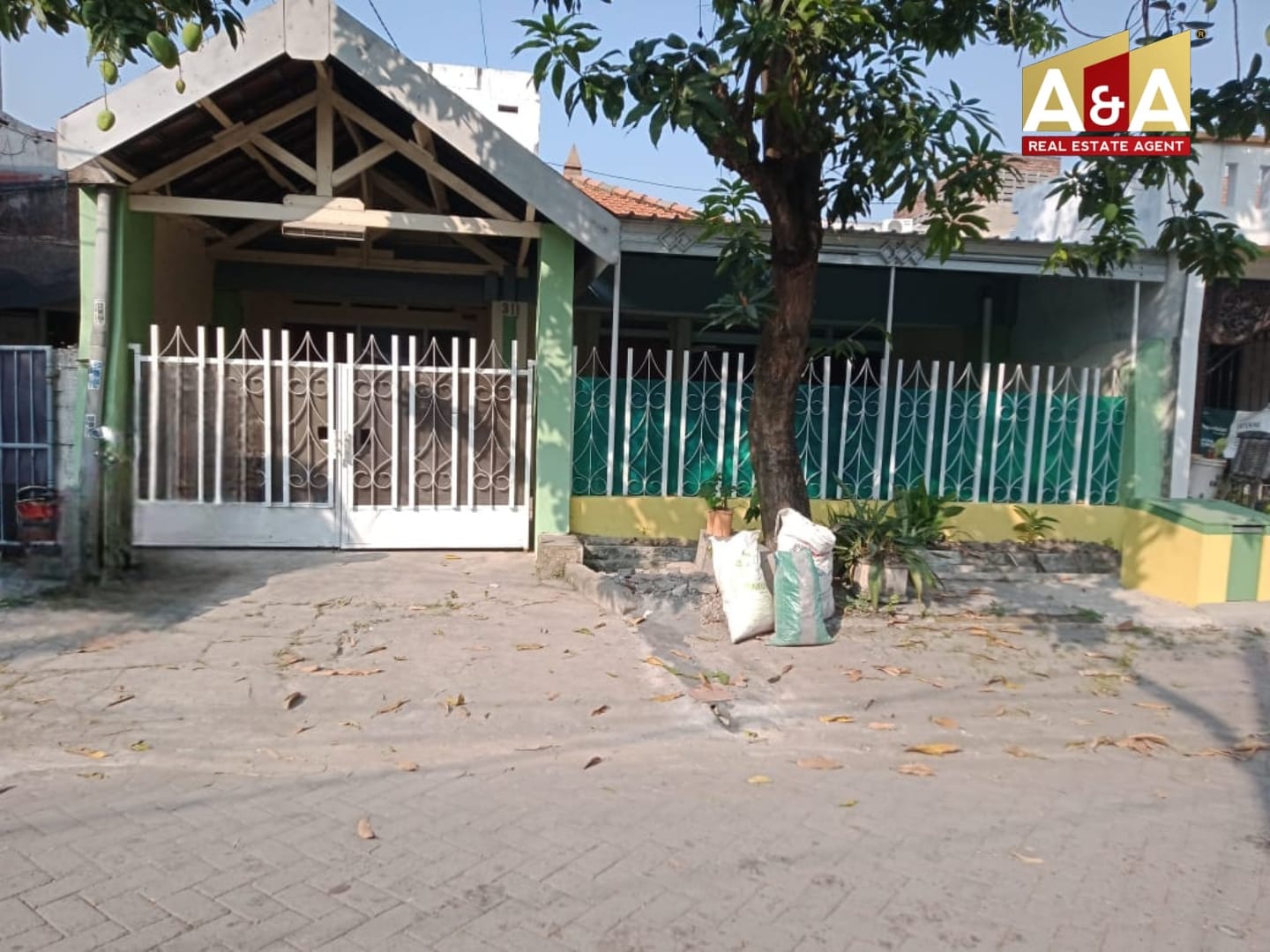 Disewakan Rumah Letak Strategis Dukuh Kupang SBY Barat - Image 1