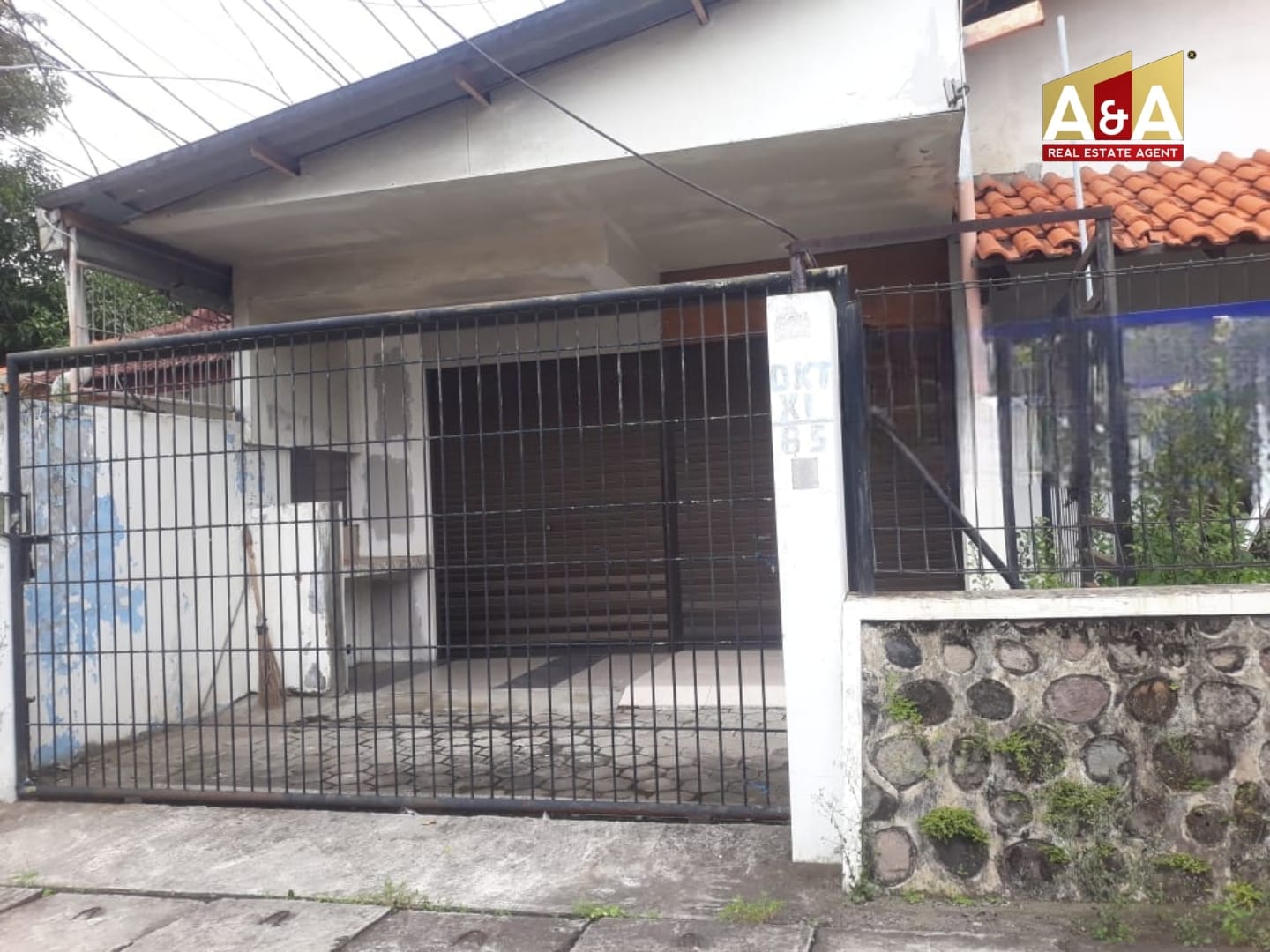 Dijual Rumah Asri Dukuh Kupang Timur SBY Barat - Image 1